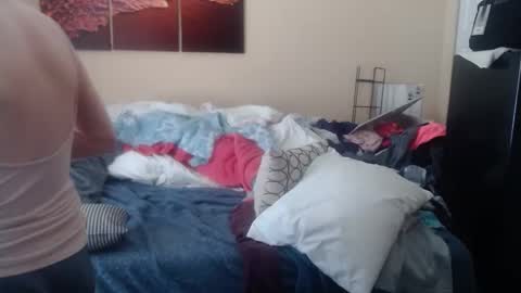 eyeswall0w online show from October 13, 3:25 pm