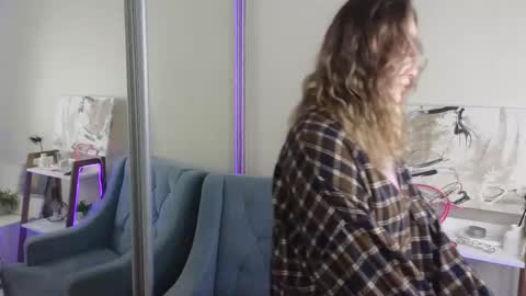 faecavaness online show from November 8, 8:28 am