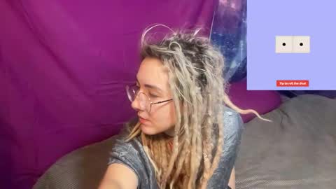 Fae online show from December 3, 3:39 pm