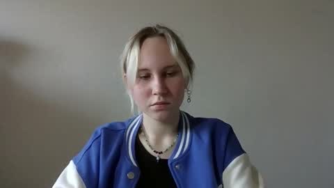 fairyfeller_ online show from October 17, 8:07 am