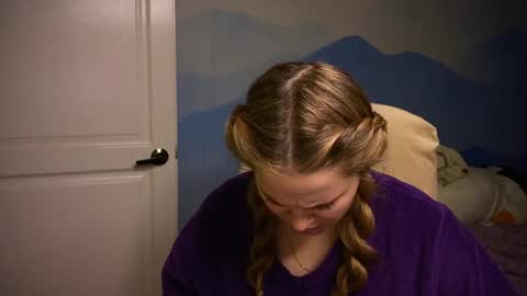 Ilona online show from October 6, 6:15 pm