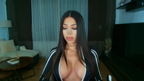 Jennifer online show from April 26, 10:18 pm