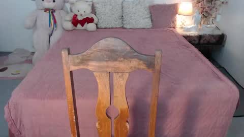 Layla online show from September 14, 5:25 pm