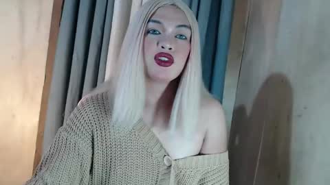 DANIELLA - DONT FORGET TO GIVE ME A THUMBSU UP online show from April 30, 11:42 pm