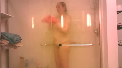 Snapshot of fapqueenc17 chatting on February 6, 2:44 am Scarlett online show from February 6, 2:44 am