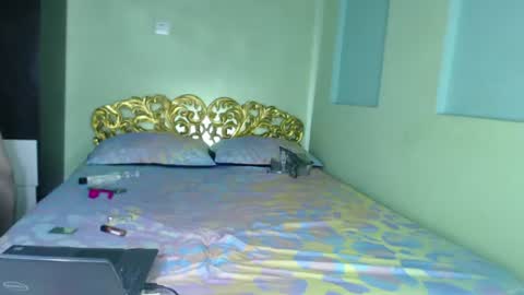 farfalina online show from August 3, 2:35 am