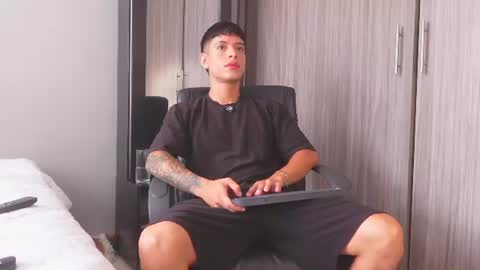 farid_jake_ online show from July 12, 3:37 pm