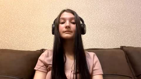 Aurora 18yo online show from December 3, 9:43 am