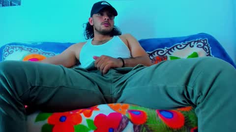 favid95 online show from April 27, 9:23 pm