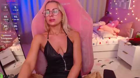Fay online show from July 28, 7:39 pm