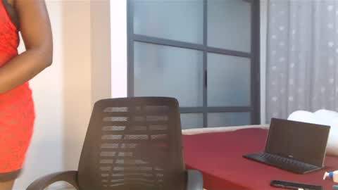 PRETTY online show from January 12, 11:15 pm