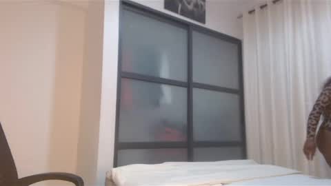 PRETTY online show from December 5, 11:45 pm