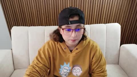 Feelena online show from February 25, 6:44 pm