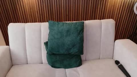 Feelena online show from February 10, 5:49 pm