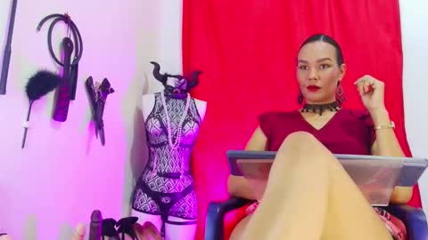 feetbynic37 online show from March 4, 7:38 am