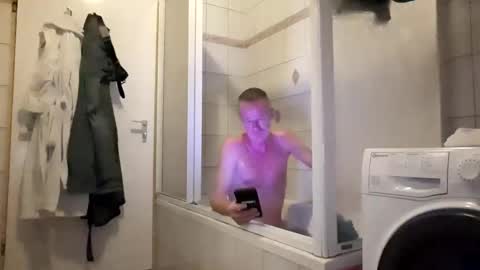 Max online show from October 31, 6:41 pm