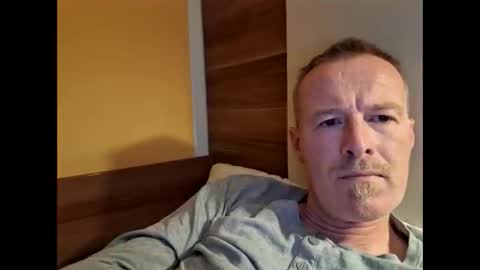 Max online show from November 4, 7:37 pm