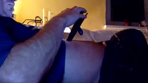 Max online show from December 15, 9:11 pm