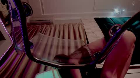 FeetVibe online show from January 6, 8:18 am