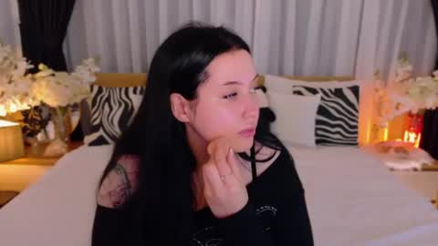 Felicia Herceg online show from November 19, 12:15 pm