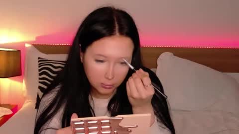 Felicia Herceg online show from November 8, 11:30 pm