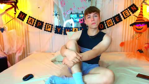 Snapshot of femboy_max chatting on October 23, 12:17 pm Femboy Max online show from October 23, 12:17 pm