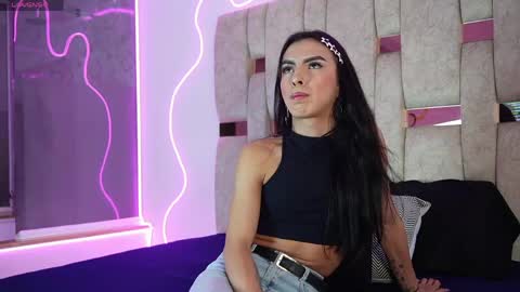 fernanda_thail_ online show from April 26, 8:17 pm