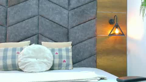 FERNANDA BROWN  online show from June 22, 1:11 am