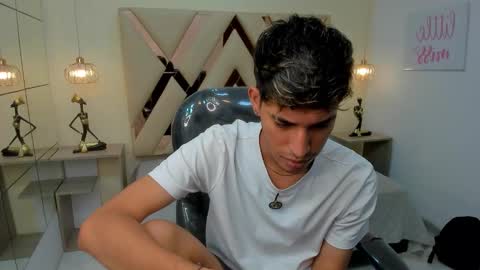 FER PHOENIX online show from February 11, 3:10 am