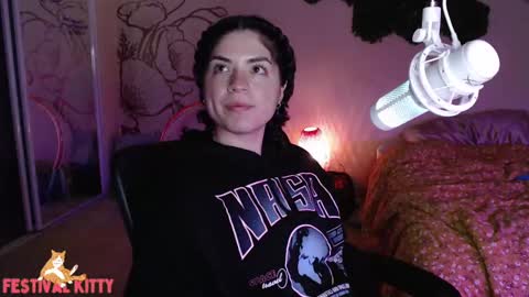 CiCi  online show from January 8, 5:37 am