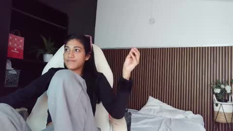 Freyja  online show from December 19, 5:30 pm