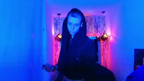   online show from July 29, 12:27 pm