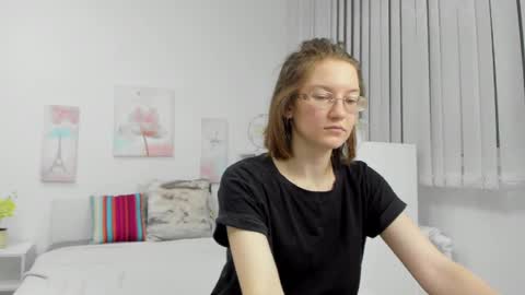 Mary online show from February 17, 1:25 am