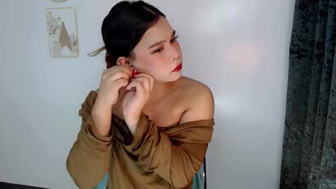 Jasmine online show from February 18, 11:15 pm