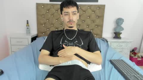 finn_jackson online show from April 27, 11:02 pm