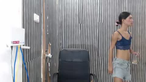 fiona908995 online show from July 30, 9:04 pm