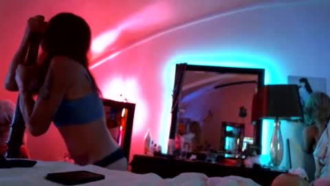 J online show from March 18, 7:03 am