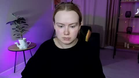 Fiona online show from April 28, 2:27 am
