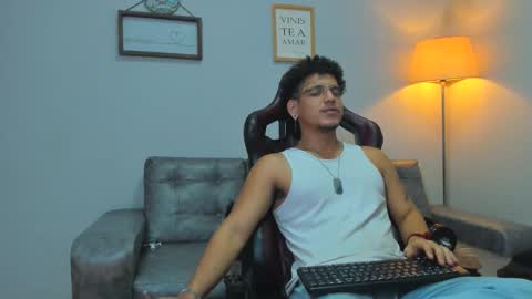 fire_boy69 online show from December 15, 11:01 pm