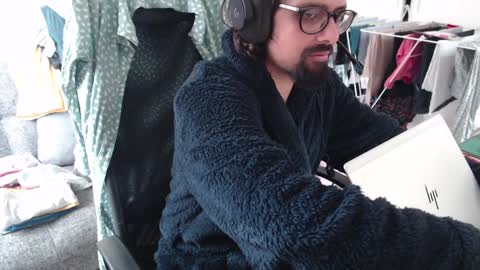 fizz6572 online show from December 12, 9:30 am