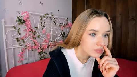 Amina online show from November 20, 1:21 pm