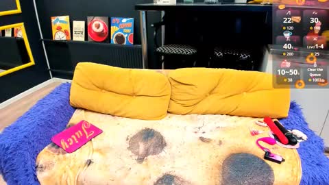 Mary online show from November 24, 10:52 pm