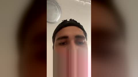 floreschris952 online show from April 1, 4:04 pm