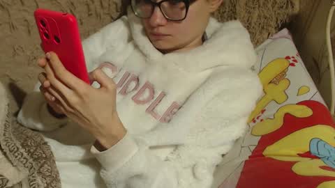 Snapshot of flowercandydoll13 chatting on January 18, 9:55 pm say meow and send tip online show from January 18, 9:55 pm