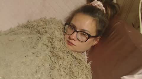 Snapshot of flowercandydoll13 chatting on October 20, 11:54 pm say meow and send tip online show from October 20, 11:54 pm