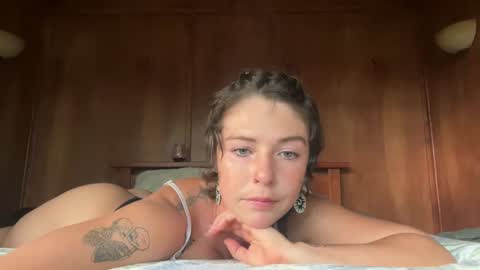 Snapshot of flowergirl448844 chatting on January 26, 3:27 am Flowergirl online show from January 26, 3:27 am