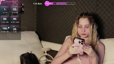 fluffy_cloude online show from June 18, 7:30 pm