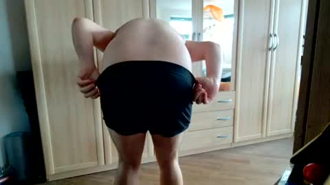 fluffybutt_ online show from June 13, 5:18 am
