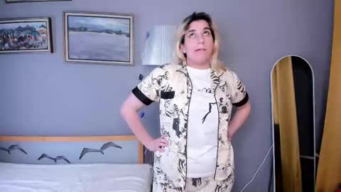 Ellie online show from December 4, 6:35 am