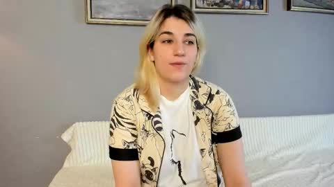 Ellie online show from December 15, 6:09 am